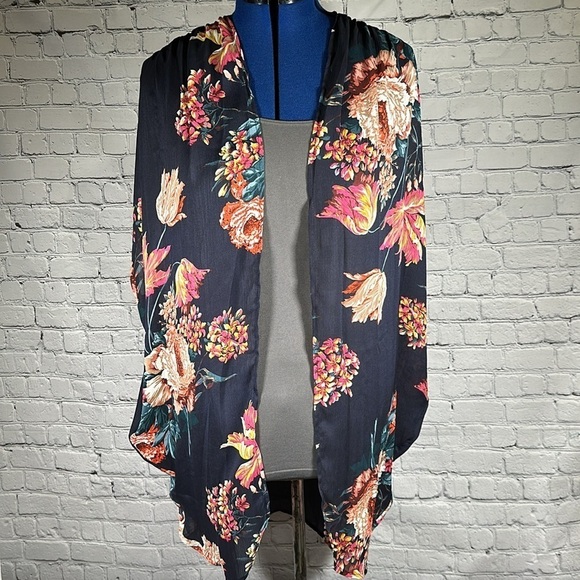 Umgee Floral Spring Bloom Cocoon Kimono Long Cardigan Wrap oversized Navy sz M/L - Picture 3 of 16